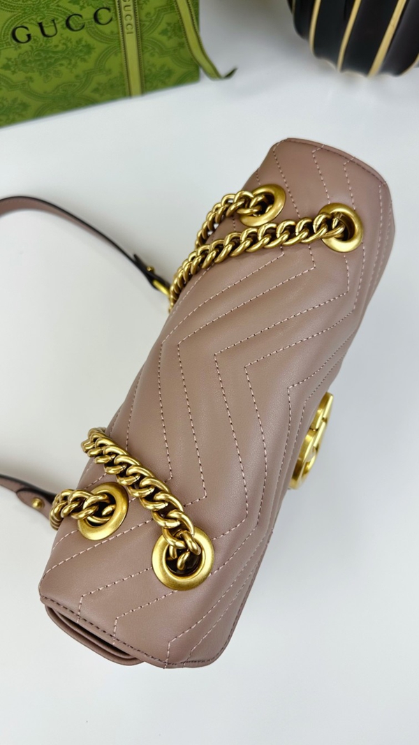 激安グッチバッグコピー角部分ディテール